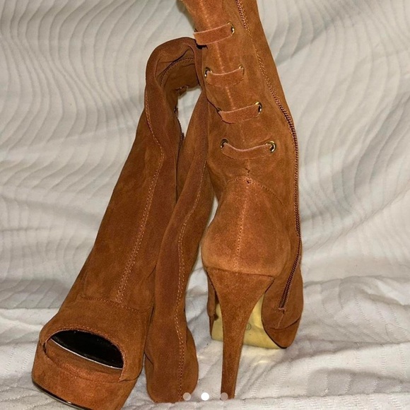 2010 Mariah Carey Boots - Picture 2 of 3